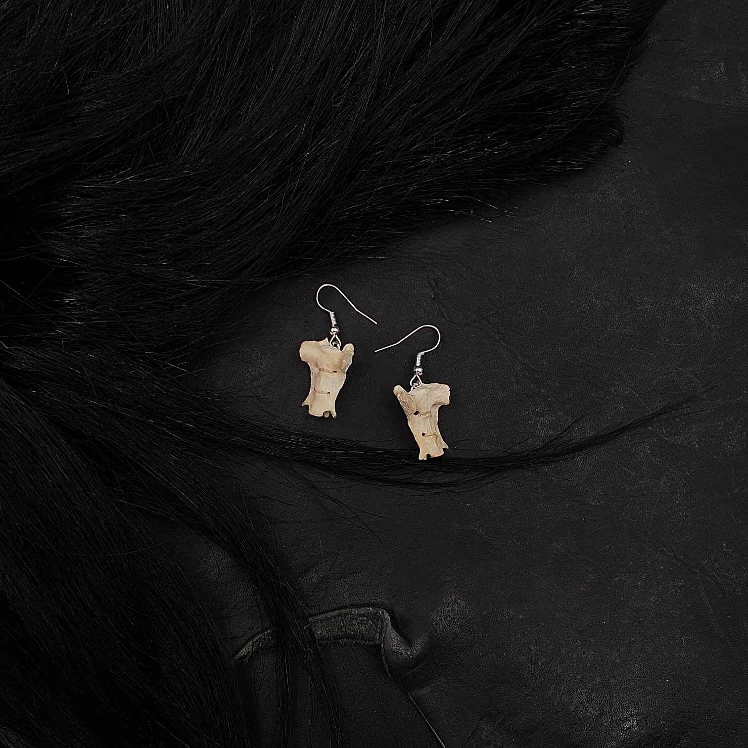 minkkihäntäluu korvikset